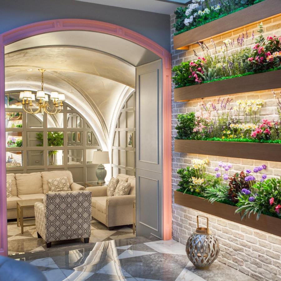 Theatrum Hotel Baku Exterior photo Vertical garden