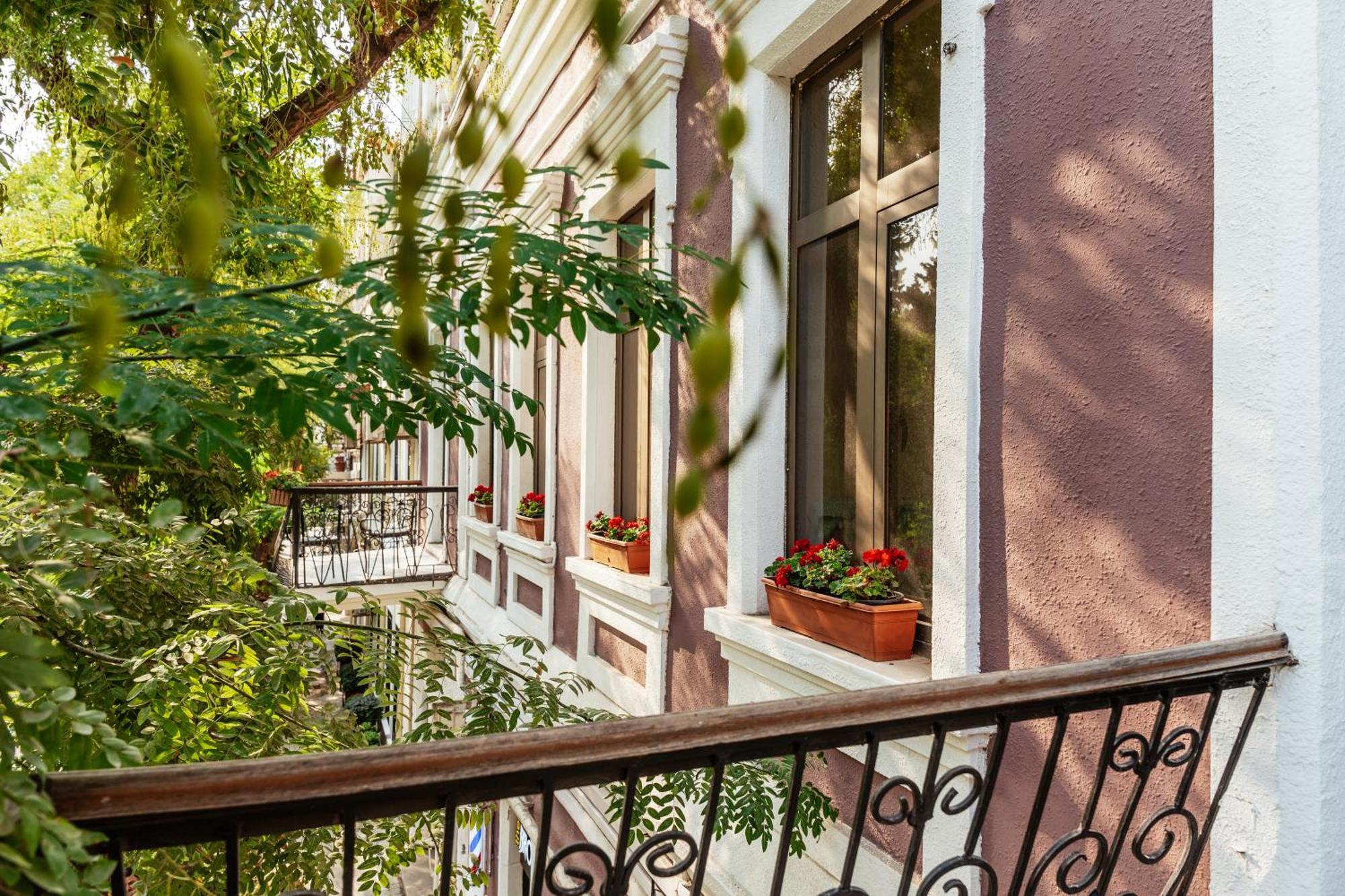 Theatrum Hotel Baku Exterior photo The house of the writer in Belgrade