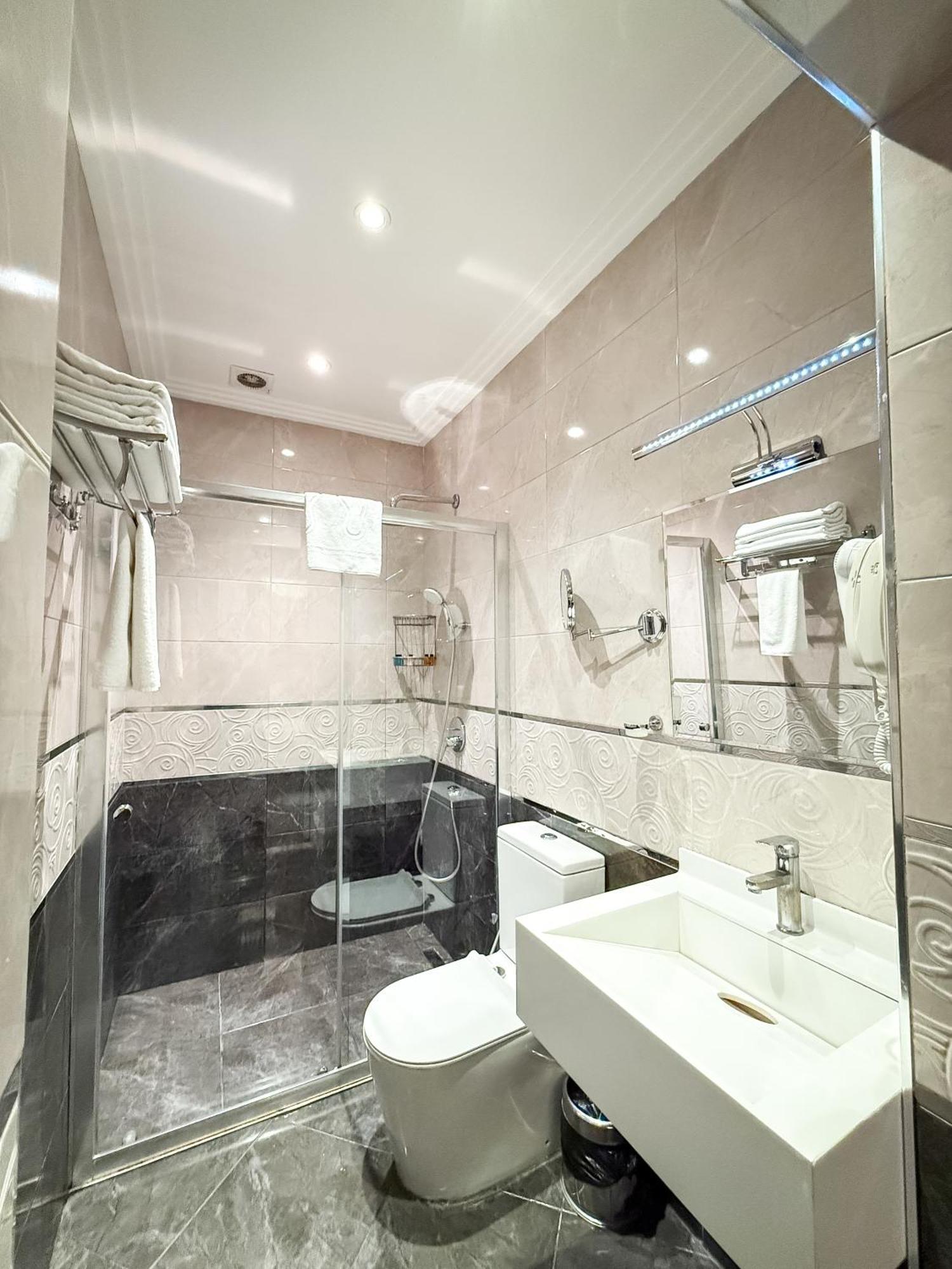 Theatrum Hotel Baku Exterior photo